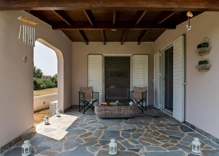 Christina's 2 Bedroom Villa, Kefalonia Вилла Свороната