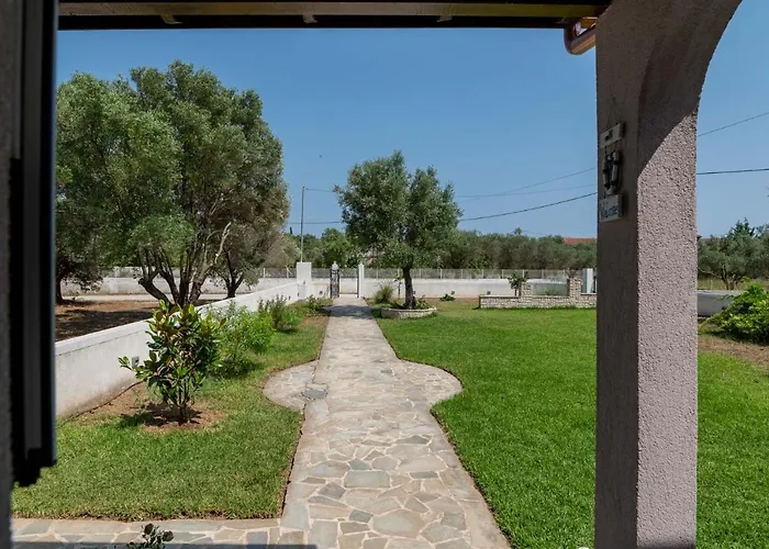Christina's 2 Bedroom Villa, Kefalonia Свороната