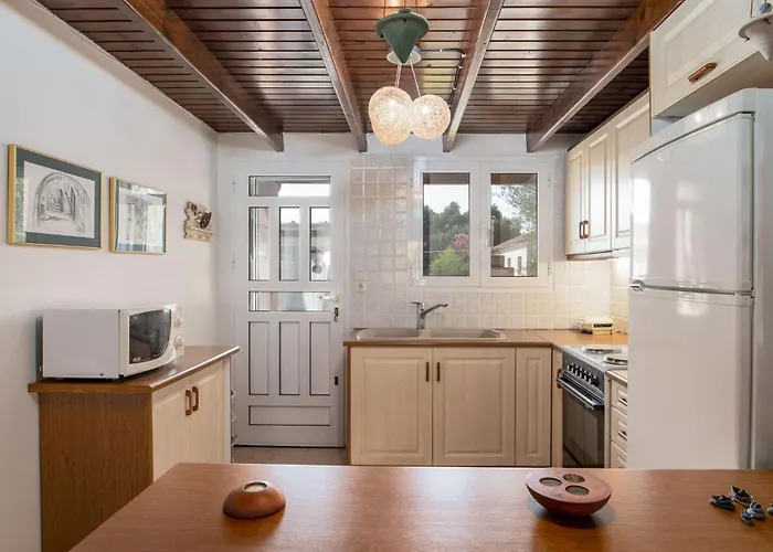 Christina's 2 Bedroom Villa, Kefalonia Вилла Свороната